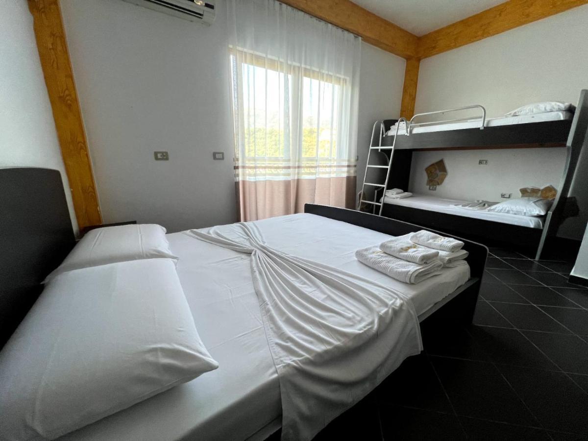 Hotel Orikum Esterno foto
