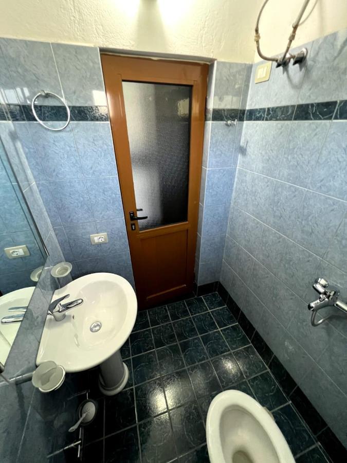 Hotel Orikum Esterno foto